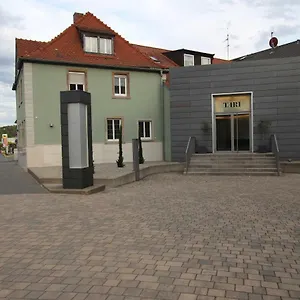 Tari 3*, Höchberg Tyskland
